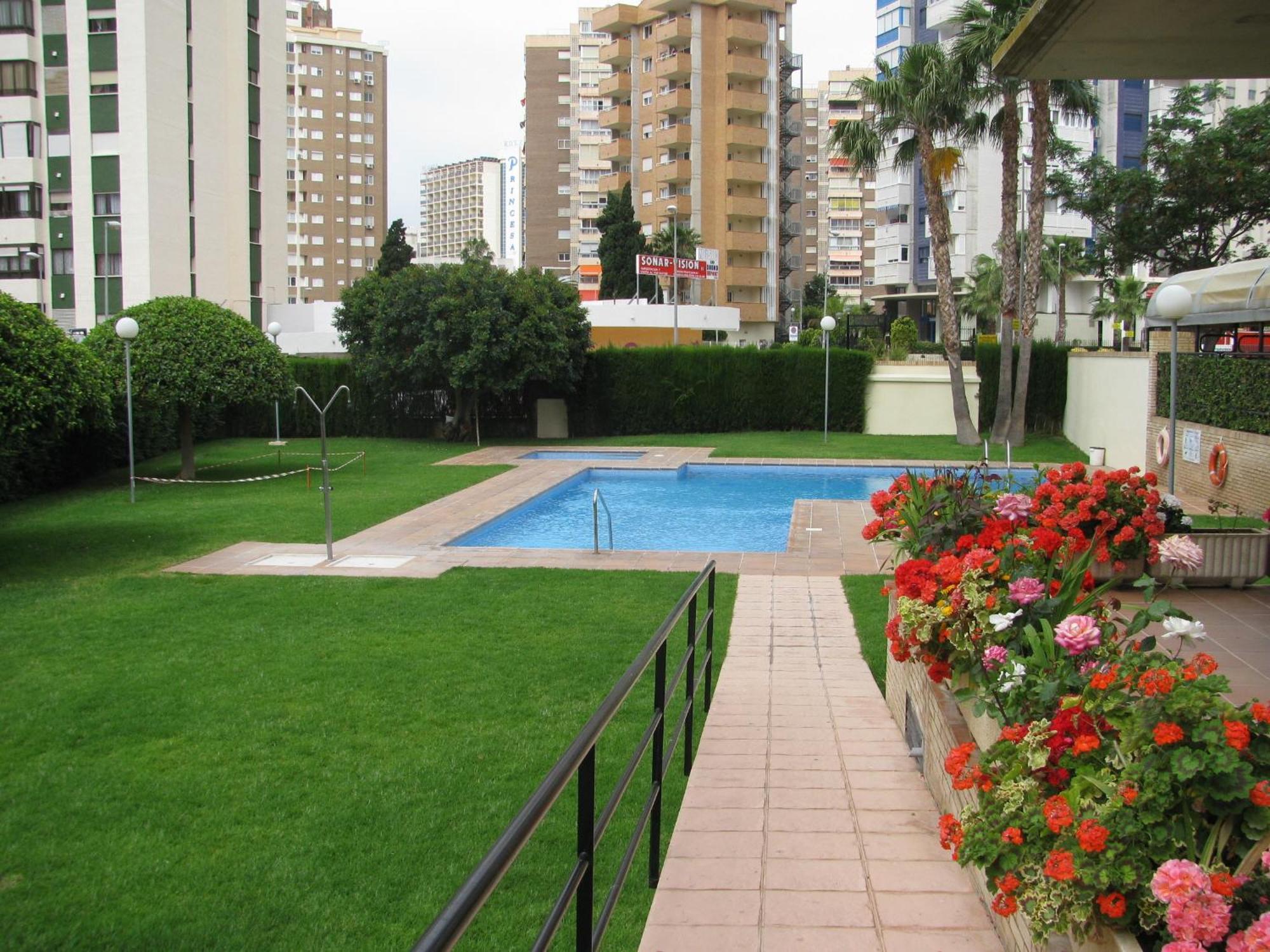 Apartamentos Torre Ipanema Бенидорм Екстериор снимка
